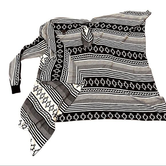 BCBG MAXAZRIA western aztec cascade front cardigan size SMALL 100% VISCOSE black - Picture 6 of 14